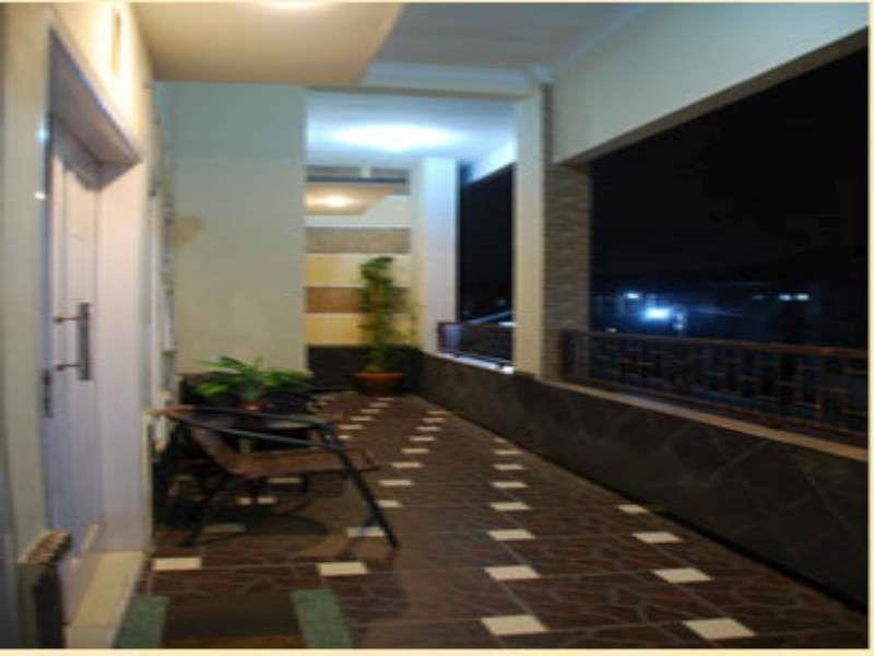 Griya Nelwan Guest House Malang Esterno foto