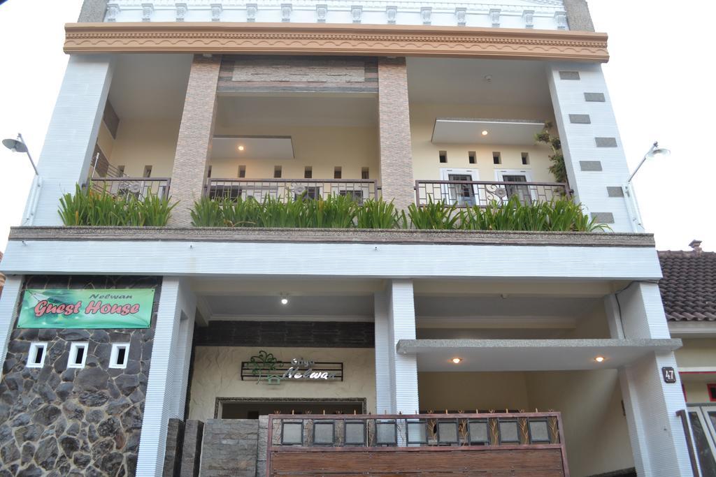 Griya Nelwan Guest House Malang Esterno foto